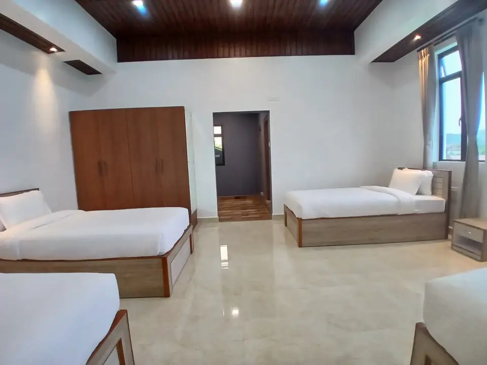 Panoramic Family Suite, towards the kitchen